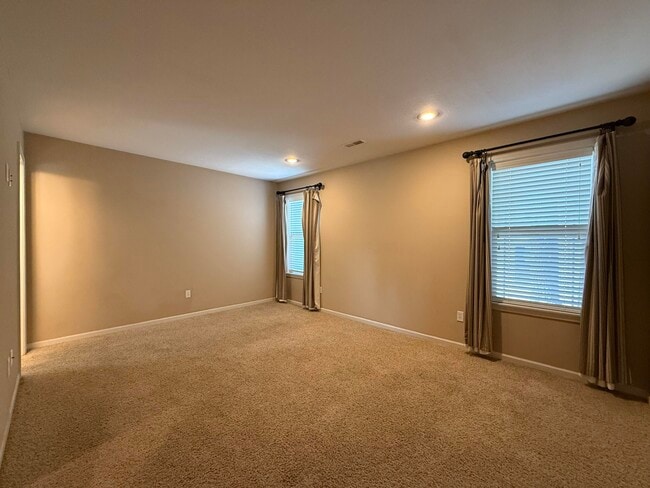 Building Photo - 405 S Village Cir