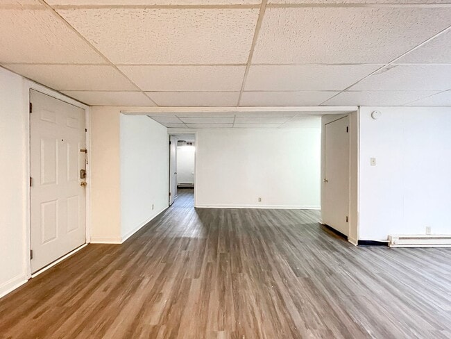 Building Photo - Preleasing for August 2026! 3 Bedroom Apar...