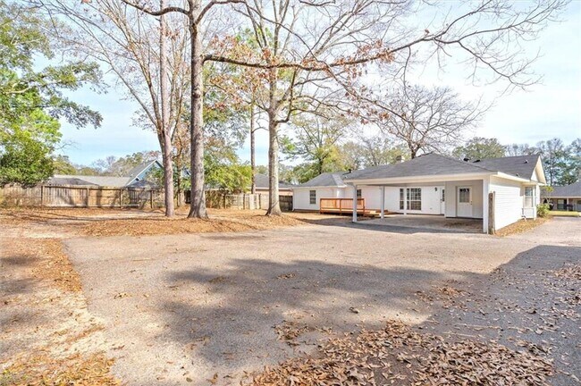Building Photo - 1240 Lynchburg Ct