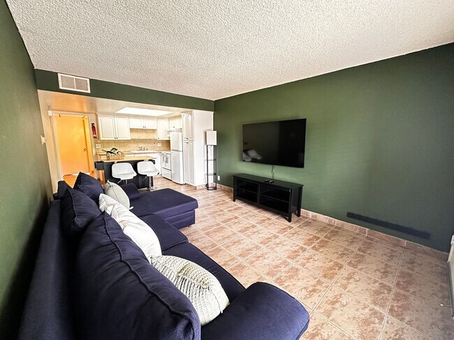 Building Photo - AVAILABLE NOW!! 1 BEDROOM 1 BATHROOM CONDO IN MISSION LAKES DESERT HOT SPRINGS