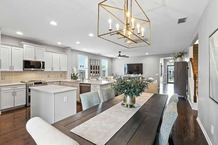 Building Photo - 2146 River Overlook Dr