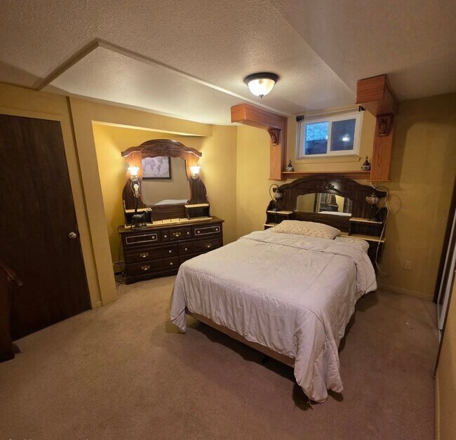 Building Photo - Charming Country Living Home with Modern Amenities!