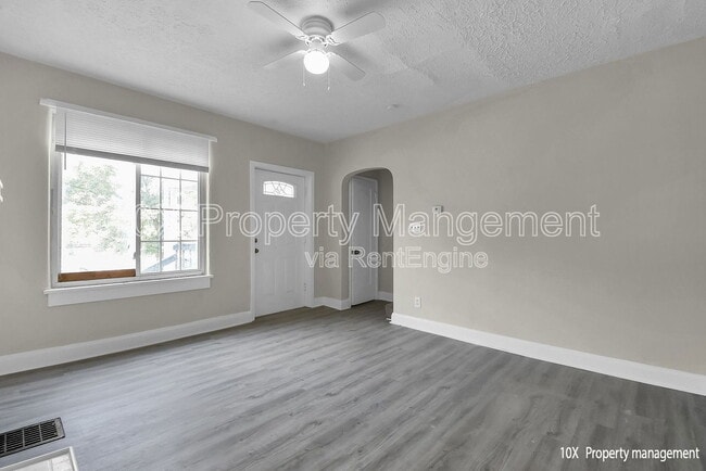 Building Photo - 532 S Terrace Ave