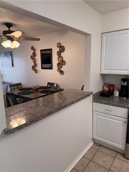 Building Photo - 2425 Oxford Pl