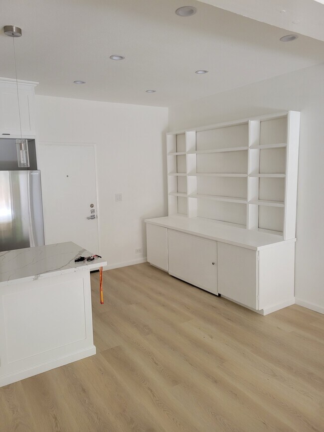 Building Photo - 1440 Veteran Ave