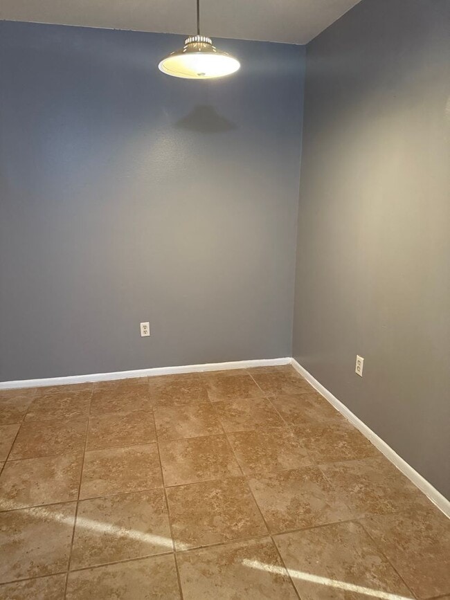 Building Photo - LEASE NOW AND ENJOY 50% OFF 2ND MONTH! 1 Bd/1 Ba near UF- Apartment for Rent