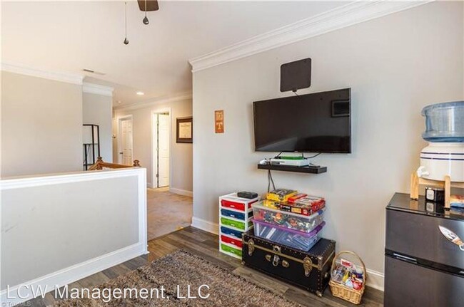 Building Photo - 5093 Wyngate Village Dr