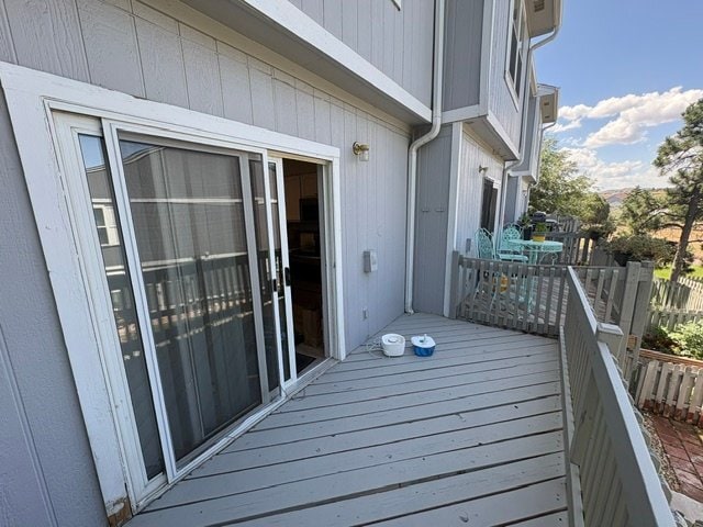 Building Photo - 2076 Oakcrest Cir