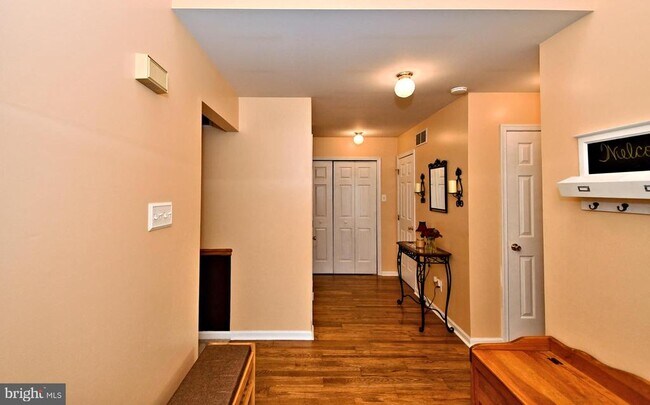 Building Photo - 800 Beacon Ct