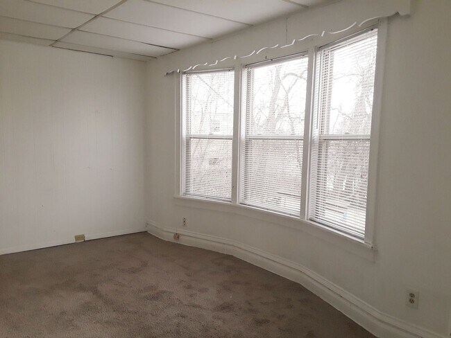 Building Photo - 732 N 23rd Ave W