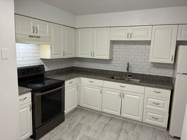 Building Photo - 3629-3631 N Fontage Rd
