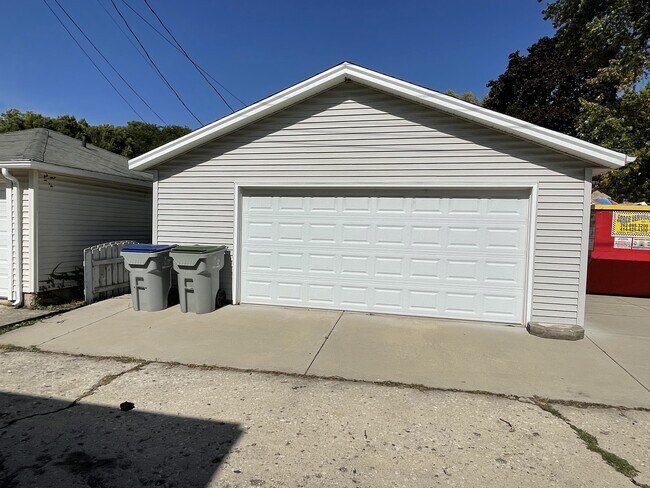 Building Photo - 3127 W Manitoba St