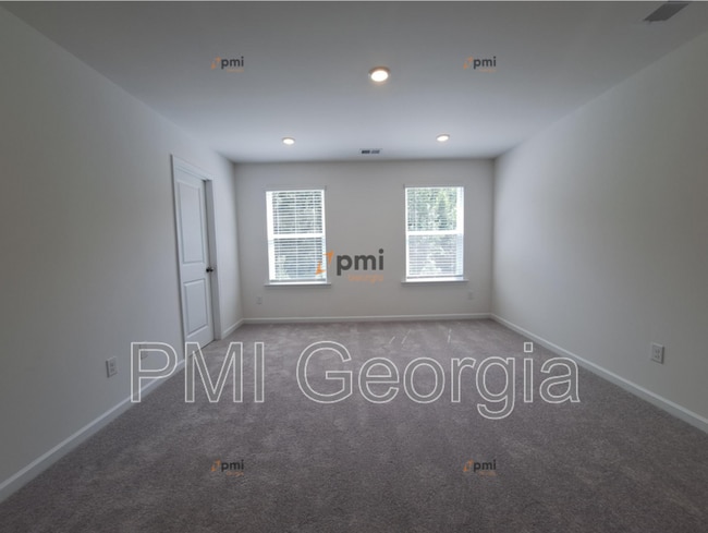 Building Photo - 220 Kenoot Dr