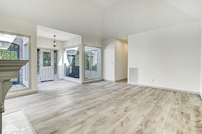 Building Photo - 25 Legend Ln