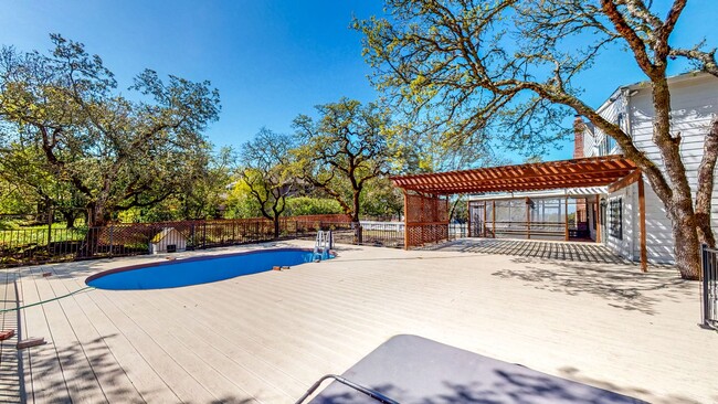 Building Photo - Large Custom Bennett Valley Home with Pool