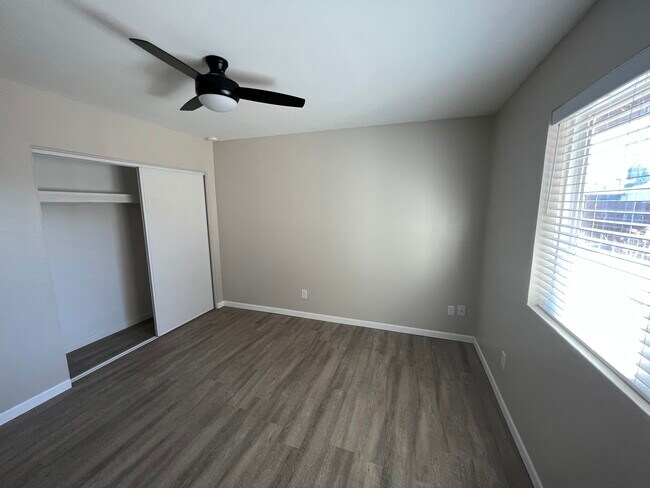 Building Photo - 2333 W Larkspur Dr