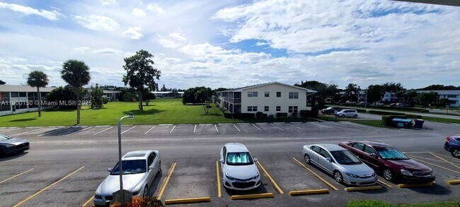 Building Photo - 92 Berkshire D