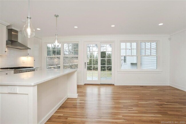 Building Photo - 50 Oak St