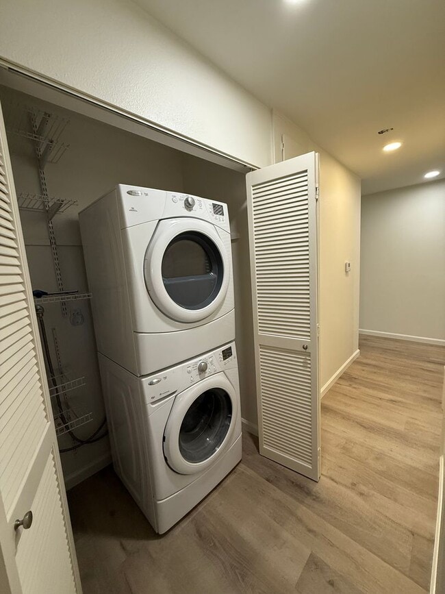 Building Photo - Beautiful Condo on the Beach - Surfside II...