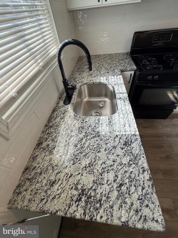 Building Photo - 2140 Ann St