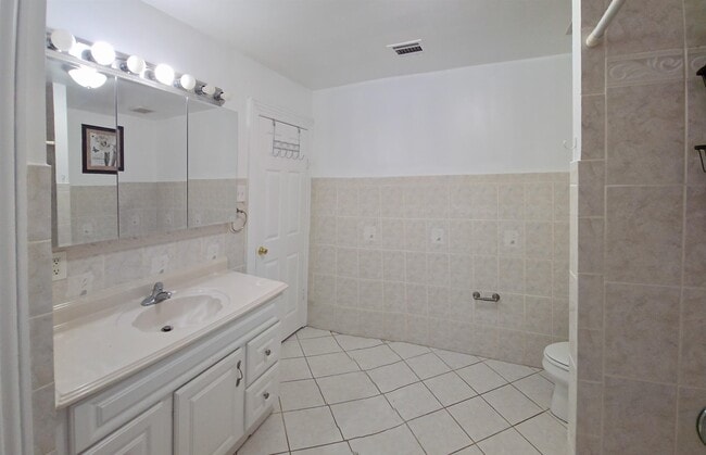 Building Photo - 817-819 Avenue C