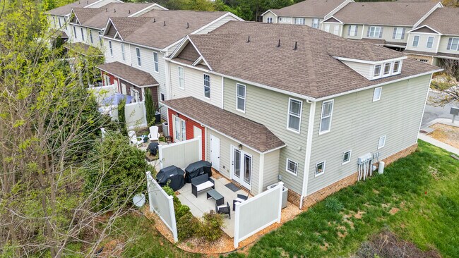 Building Photo - 1066 Commonwealth Cir