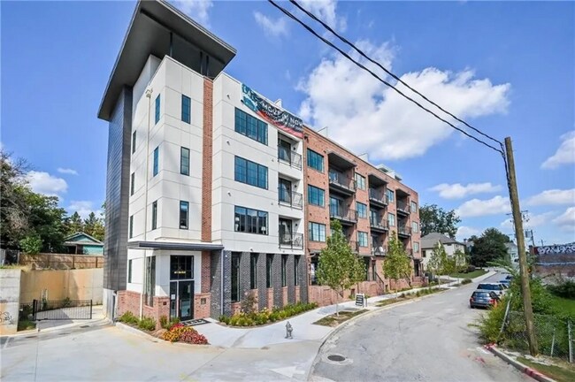 Building Photo - 22 Airline St NE