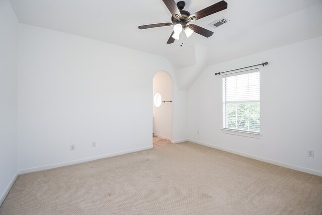 Building Photo - 7606 Westmoreland Dr