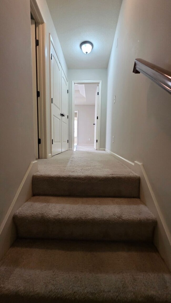 Building Photo - Beautiful 2 Bedroom Townhome in North Kans...