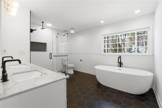 Building Photo - 2207 Heritage Trace Dr