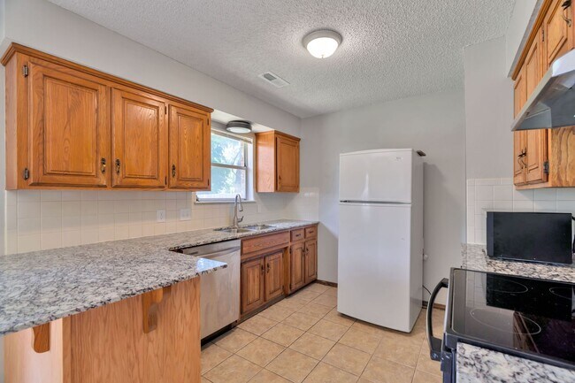 Building Photo - 4502 Garden Center Dr
