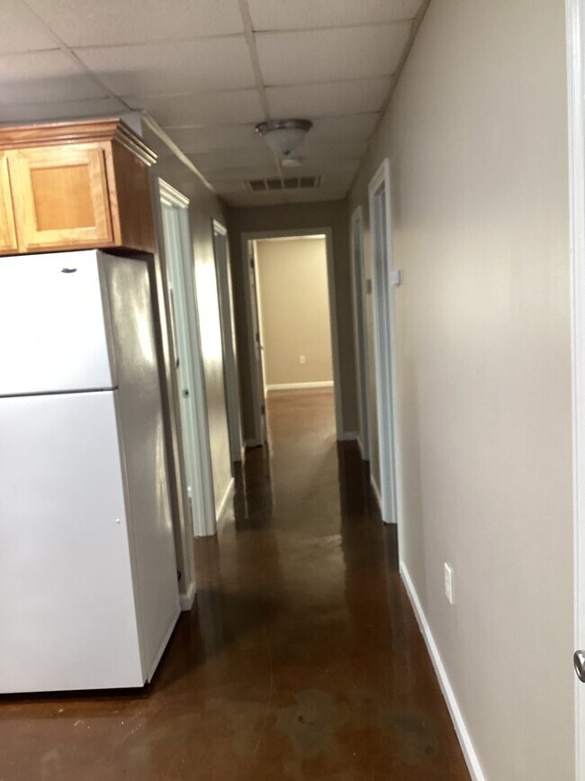 Building Photo - 135 Eureka Dr
