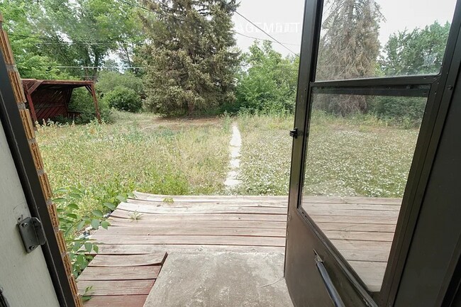 Building Photo - 3025 W Saratoga Ave