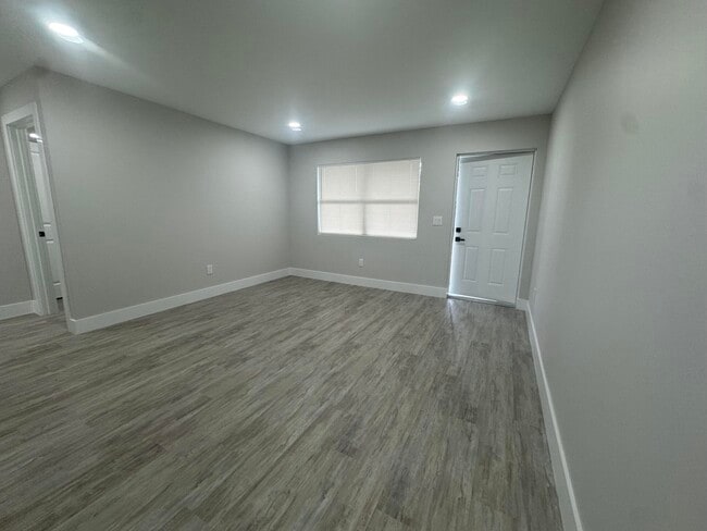 Building Photo - 2590 Hayden Dr