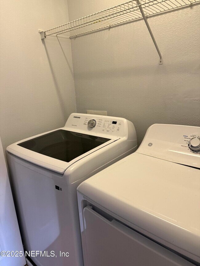 Building Photo - 4210 Highwood Dr