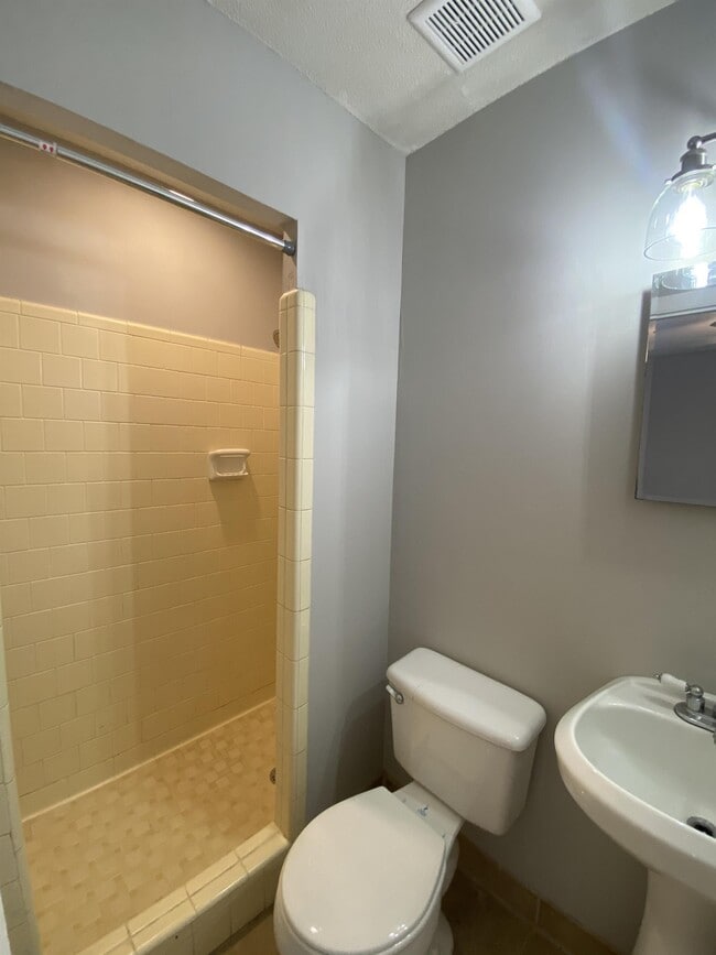 Building Photo - 23 Port Royal Dr