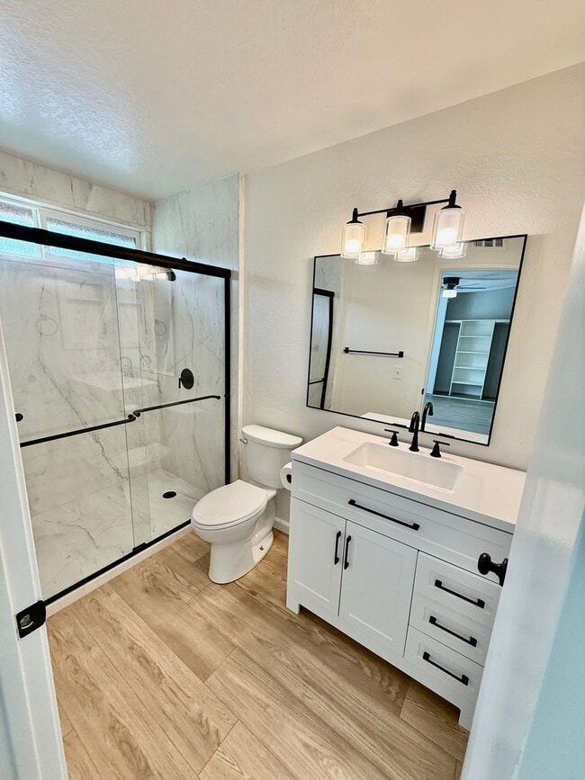 Building Photo - Nice Single Story Home