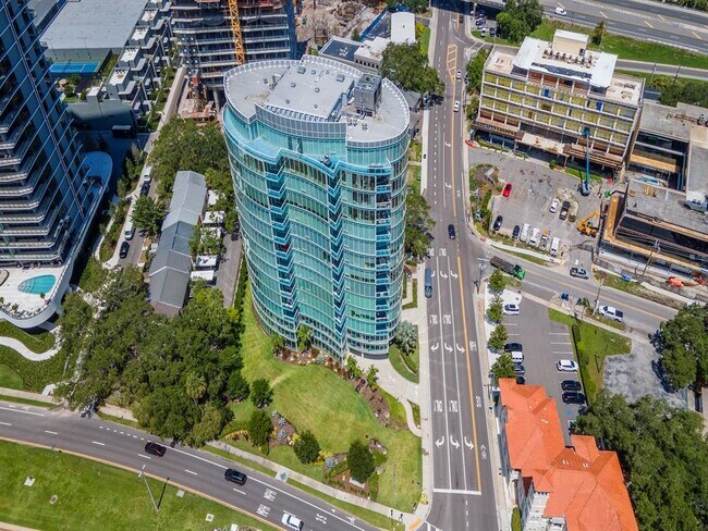 Building Photo - 2900 W Bay to Bay Blvd