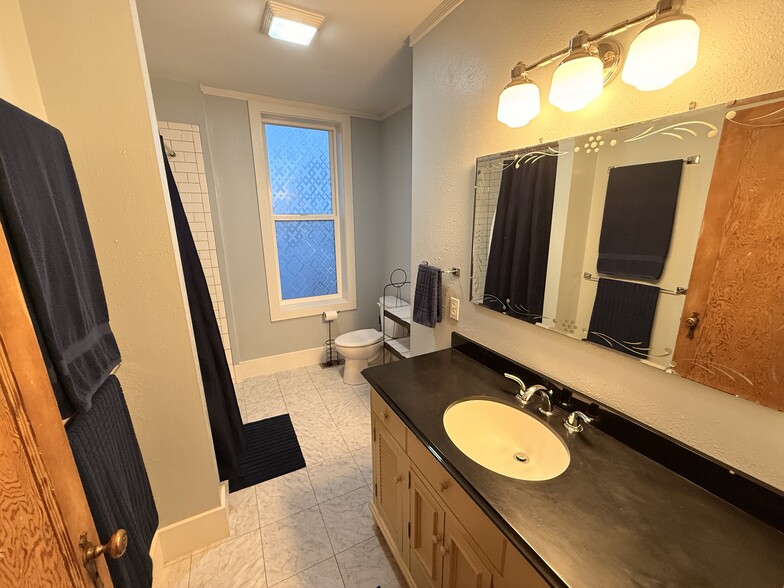 Building Photo - 215 N Emmett Ave