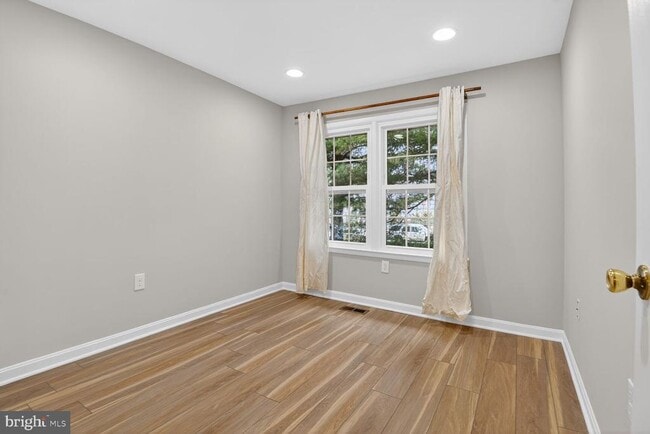 Building Photo - 2874 Sutton Oaks Ln