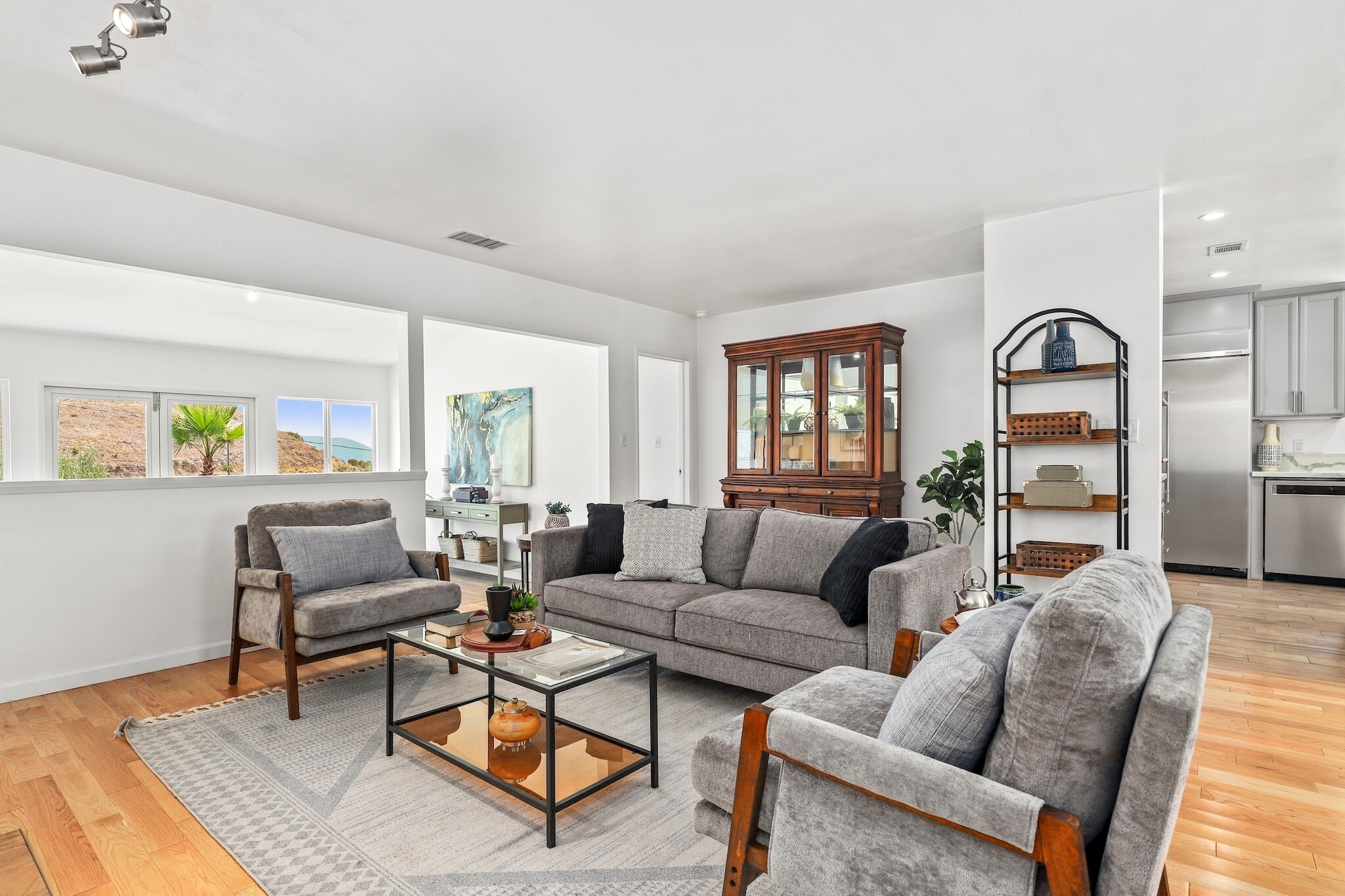 Building Photo - 1024 Hamline Pl