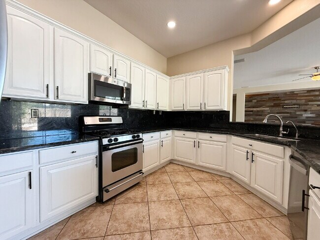 Building Photo - "Spacious 3-Bedroom/2 Full Bath Home with ...