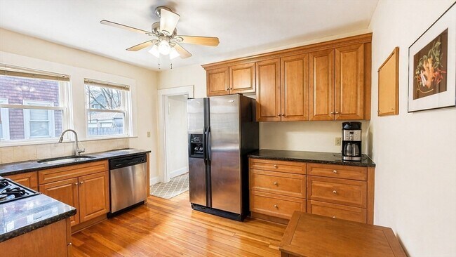 Building Photo - 86 Howard St