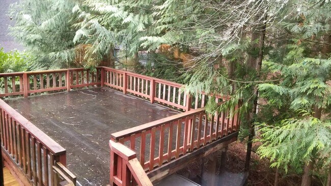 Building Photo - 1881 Cliff Rd