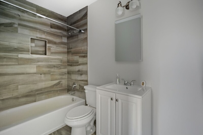 Building Photo - 3681 Lynn Dr