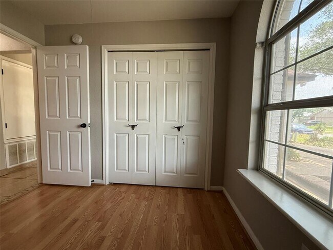 Building Photo - 501 Morning Dove Dr
