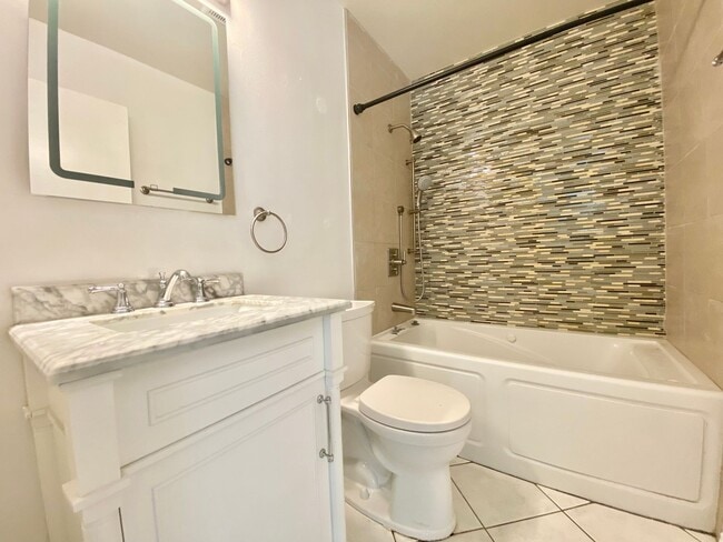 Building Photo - Single story Lake Lindero 4b/2b home with amazing lake views!