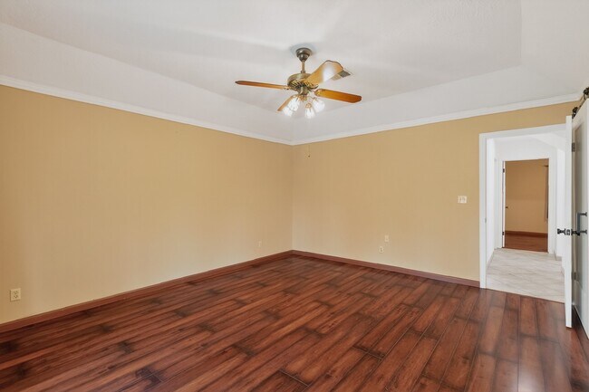 Building Photo - 127 Sagewood Dr