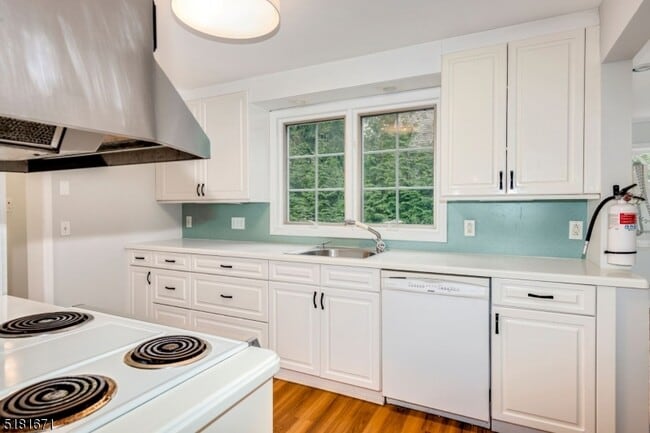 Building Photo - 1 Gapview Rd