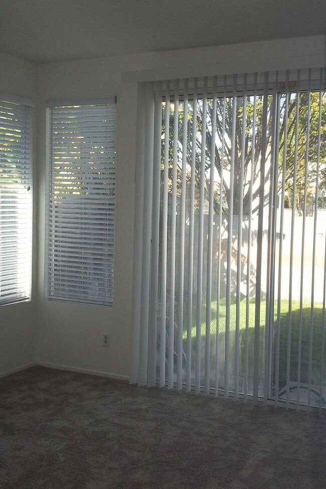 Building Photo - Solar electric home in the Laguna area of Elk Grove